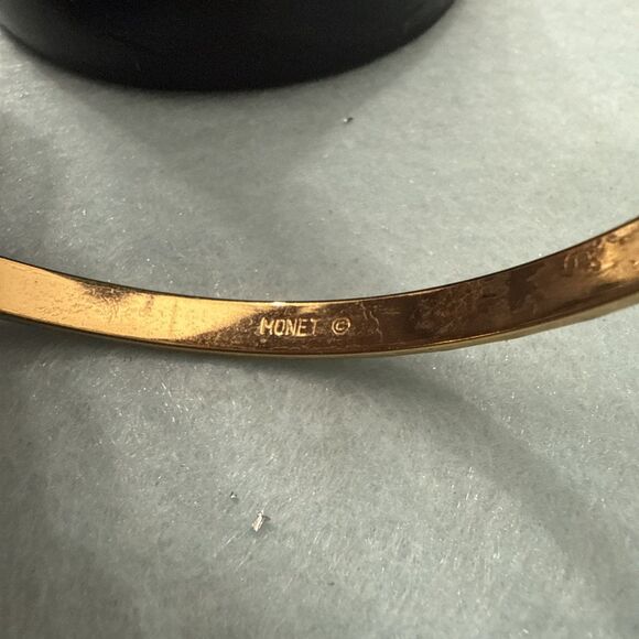 Lot of 2 Monet Gold Tone Bangle Bracelets 2 Styles - Picture 6 of 6